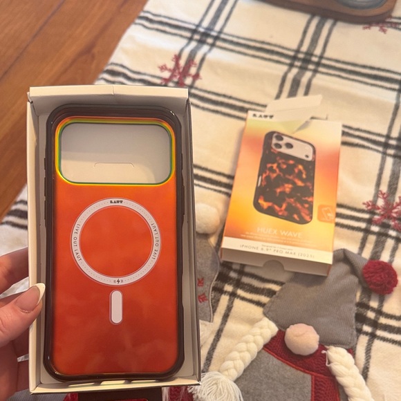 HUE Wave iPhone Case - Black and Brown - Picture 3 of 4